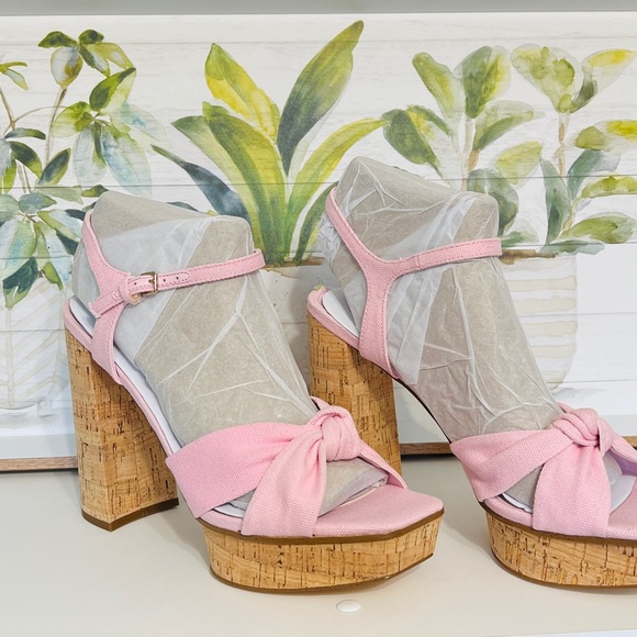 BRAND NEW GUESS SHOES. Fabric and others material heels. - Picture 2 of 4